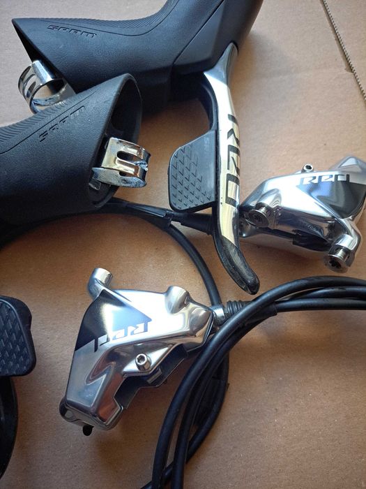 Manete si etrieri SRAM Red AXS