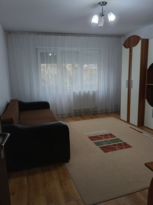 Garsoniera de închiriat în Rogerius langa piata