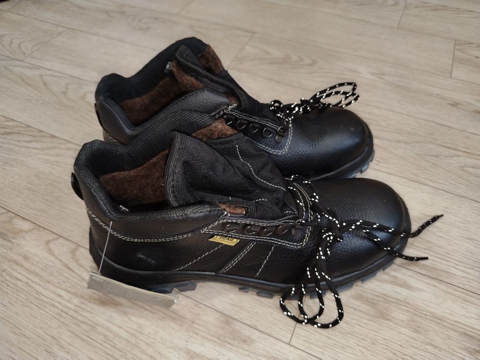 Продам рабочую обувь