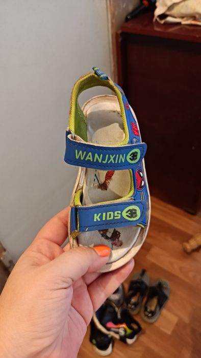 Продам сандали 25 и 31