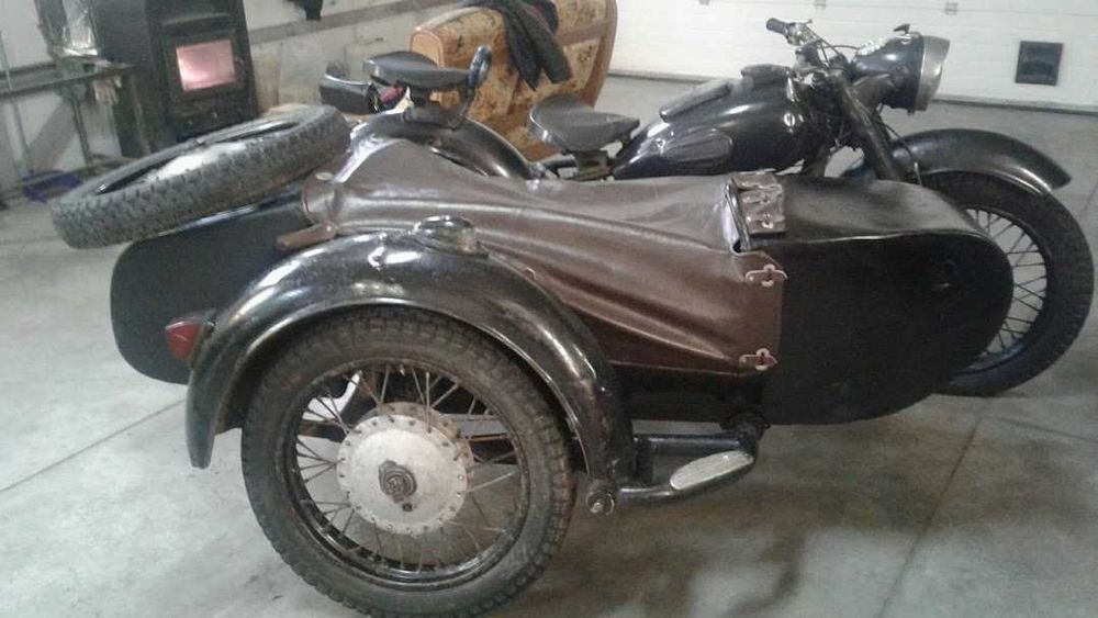 Motocicletă Dnepr K750 cu atas