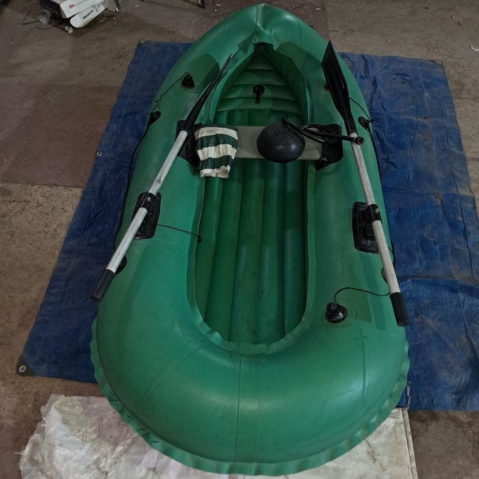 Одноместная резиновая лодка