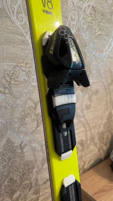 Фирменные лыжи HEAD