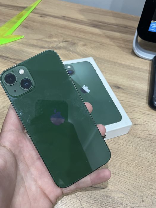 Продам Айфон 13