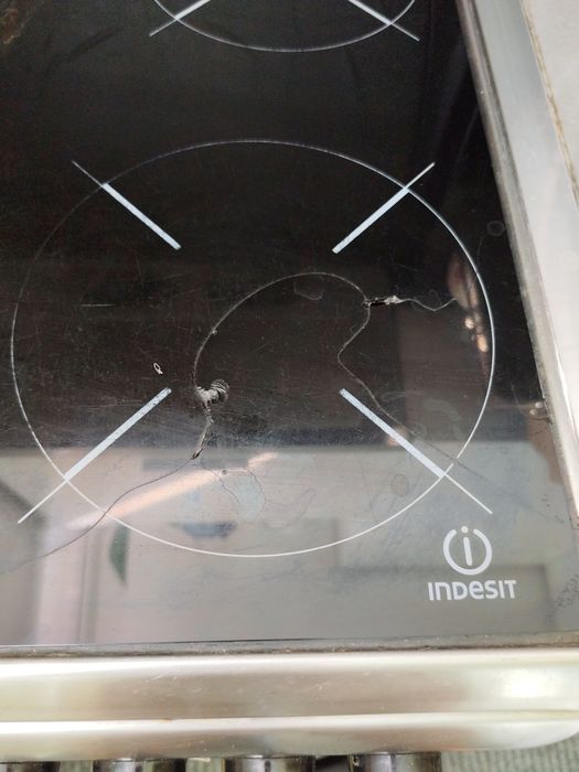 Готварска печка Indesit - свободностояща