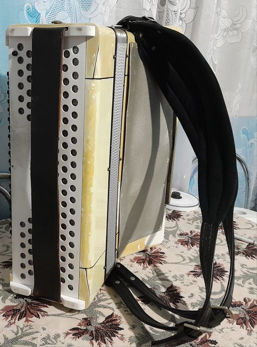 Vând Acordeon Hohner Verdi III