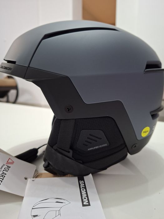 Продавам уникална  каска за зимни спортове Salomon arcana prime