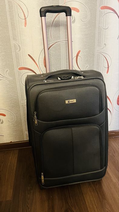 Чемодан дорожный большой