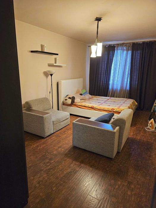 Caut colegă în apart.  de fete 4 camere/ baie proprie, S2