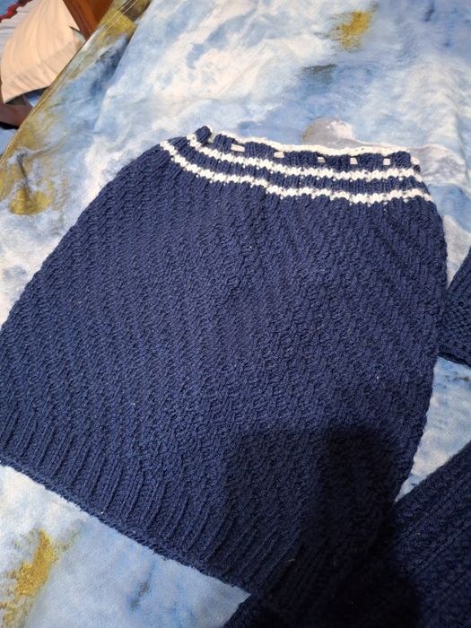 Вязаный костюм для девочки 3-5 лет