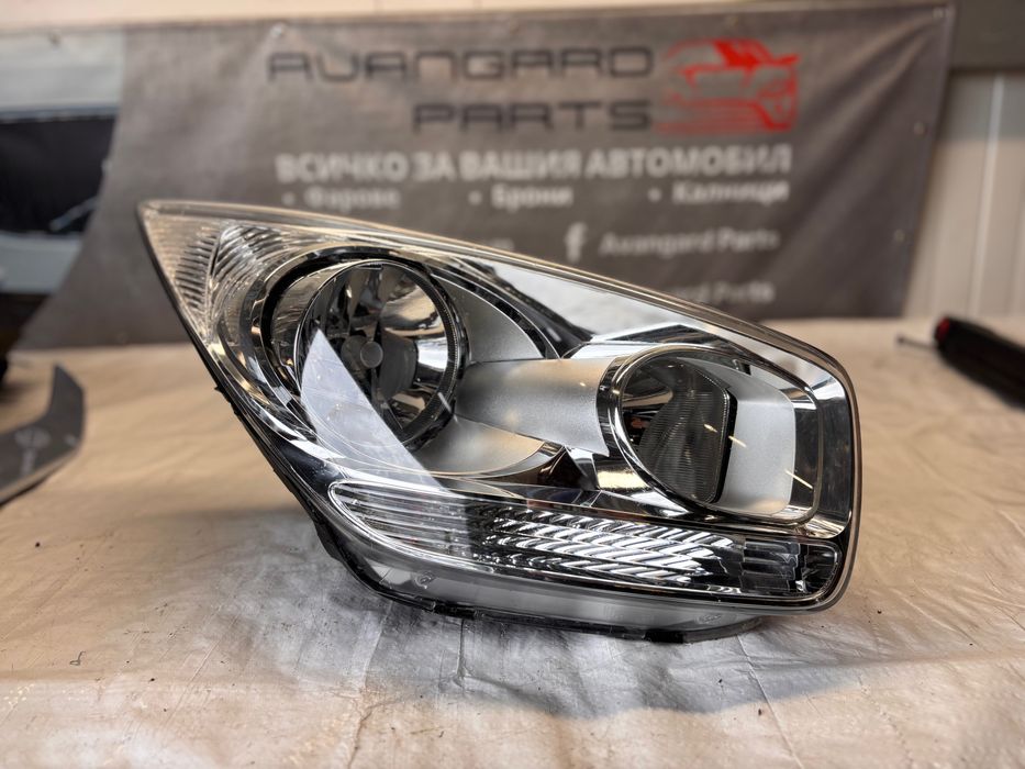 KIA Venga десен фар