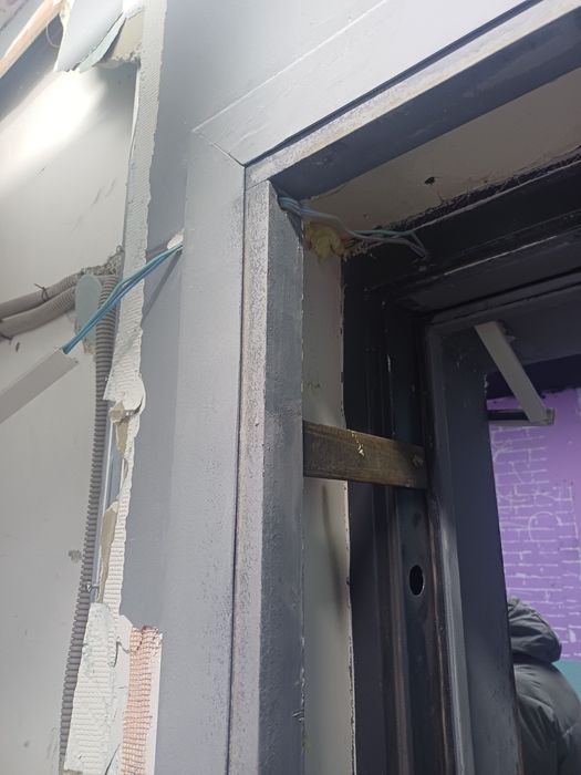 Металлическая дверь