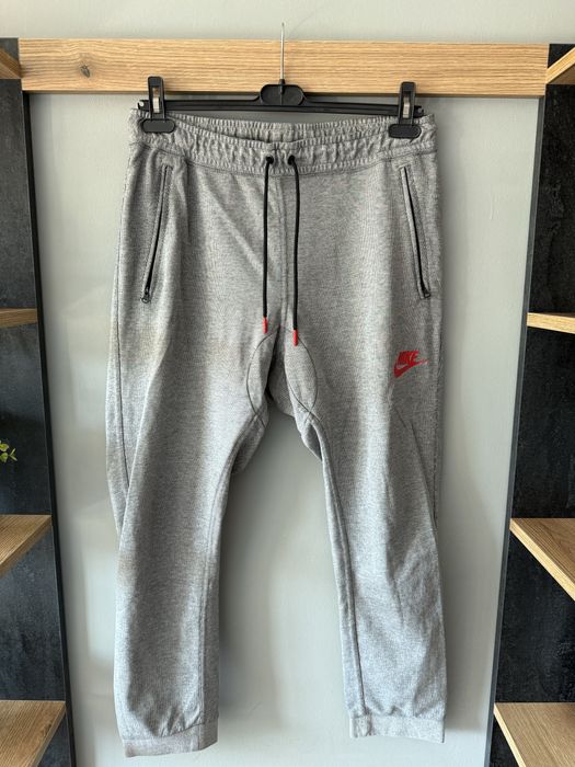 Nike тениски и долнище и други