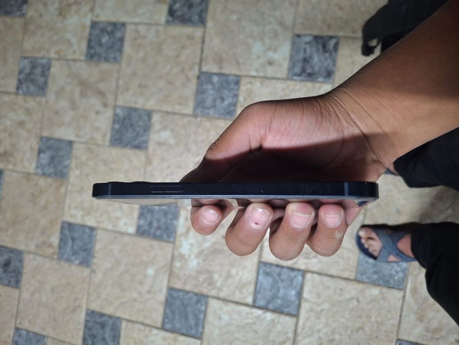 iPhone 12 64гб без ремонта
