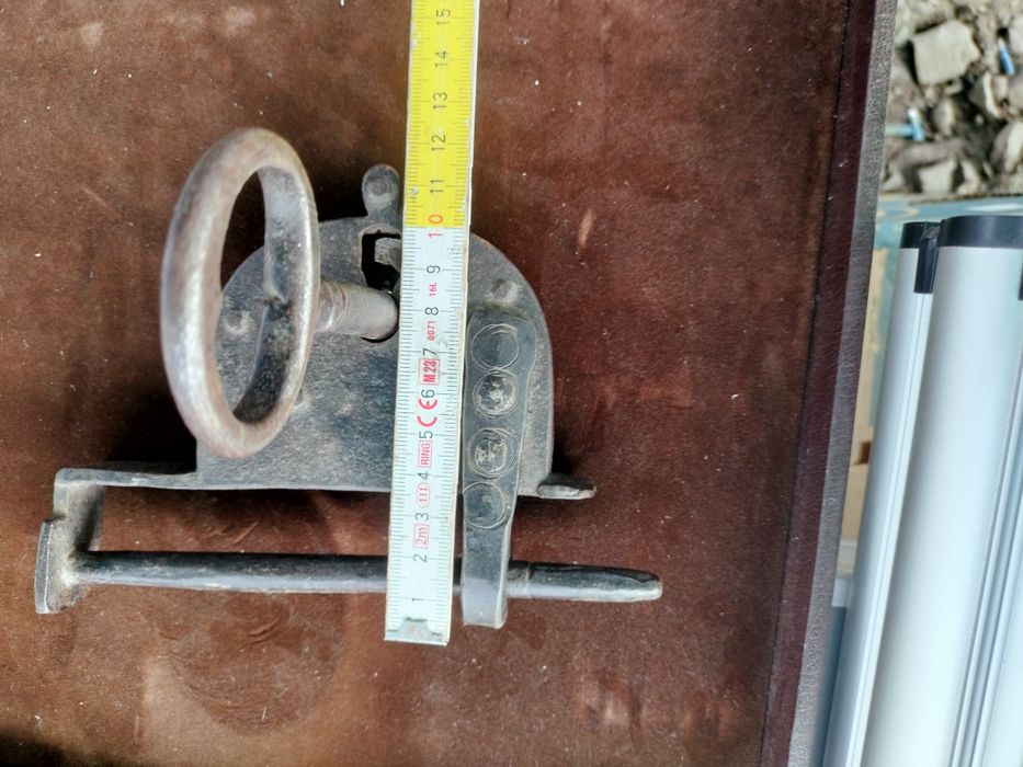 Lacăt antic forjat manual