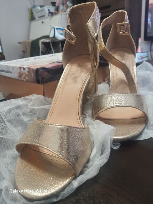 Официални сандали на ток