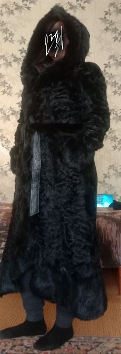 Шуба стильная, красивая каракуль