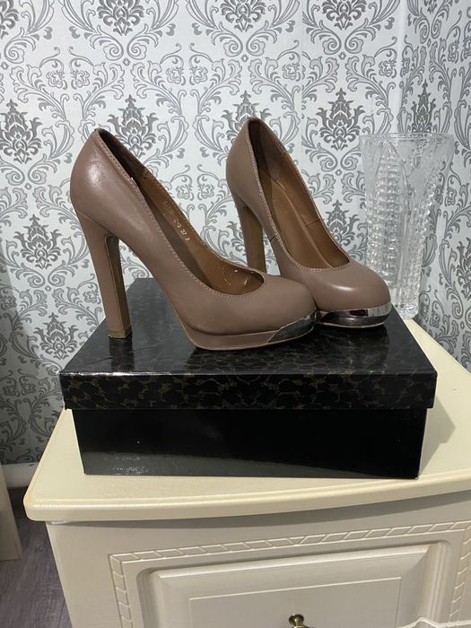 Продам 2 пары туфель