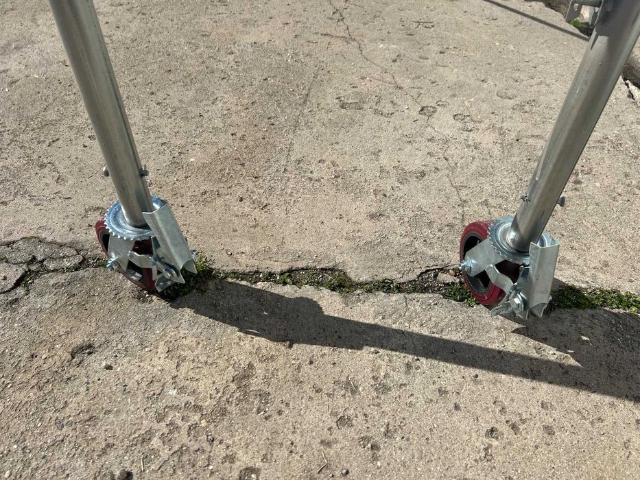 Мобилно скеле на колела