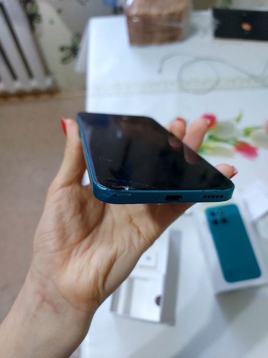 Продам телефон б/у Honor X8c