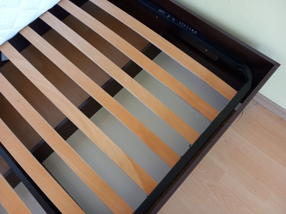 Спалня с подрамка и матрак