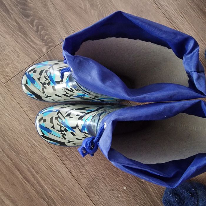 Продам резиновые сапоги