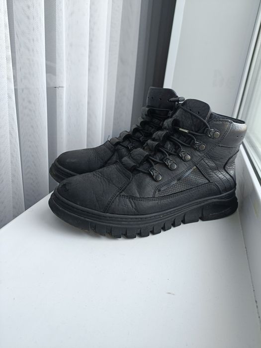 Продам осенние кожаные ботинки