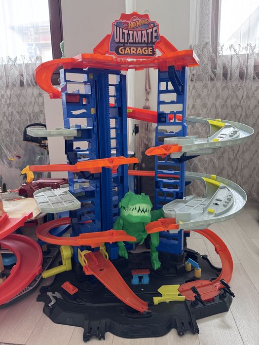Писта Hot Wheels Ultimate Garage