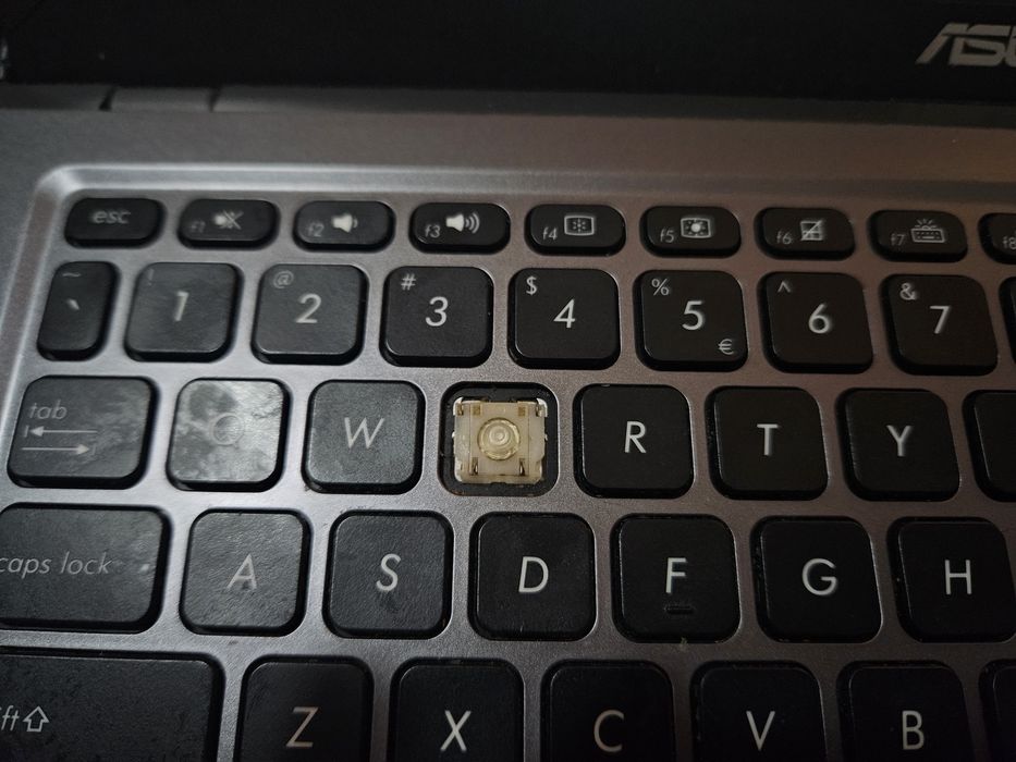 Laptop ASUS VivoBook X515EA