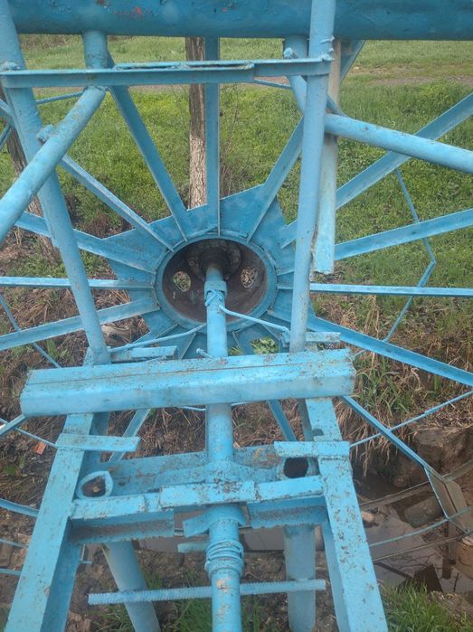 Резервуары, системы орошения, подьемные механизмы для полива.