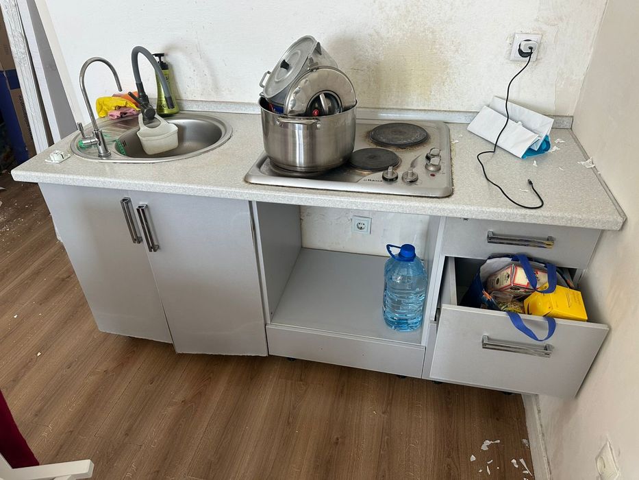 Отдам дарам двери и кух гарнитур