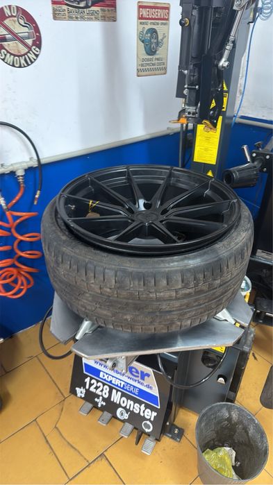 Продавам 4-ри гуми 225/35/20