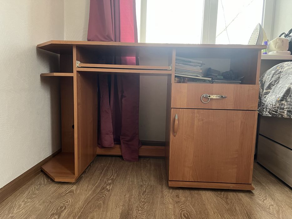 Продам ученический стол