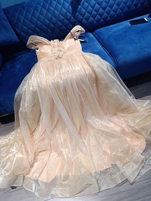 Роскошное вечернее платье в нежно-персиковом цвете