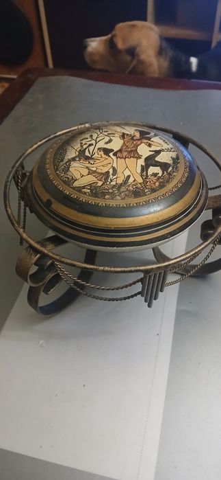 Оригинална метална основа в античен стил