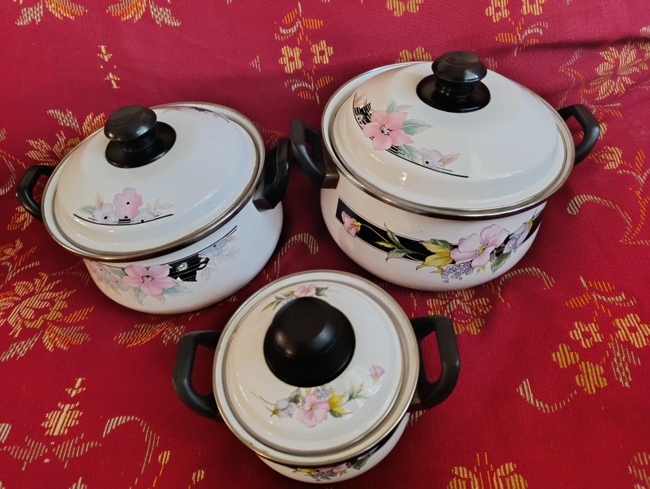 Скидка!Продам набор эмалированных кастрюль