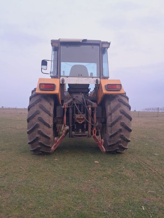 Vând tractor Renault 681S
