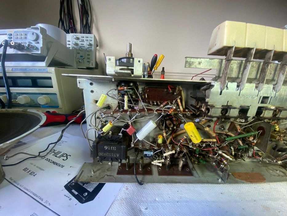 Radio Philips B3X63A lămpi 1956