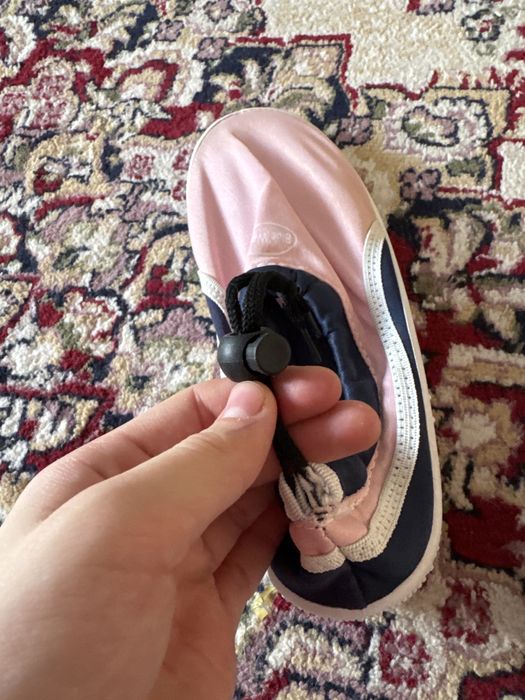 Продам аквашузы размер 35