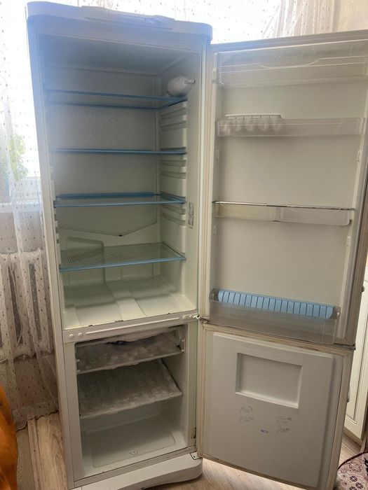 Холодильник срочно продам