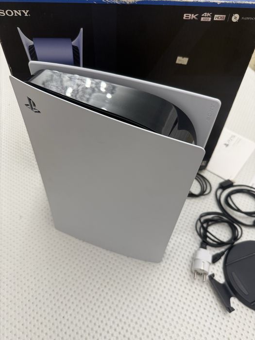 Продам Playstation 5 без дисковода с играми