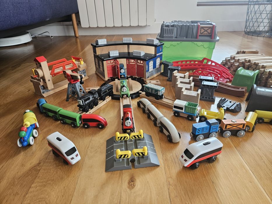 Дървено влакче Голям сет Томас Brio, Hape