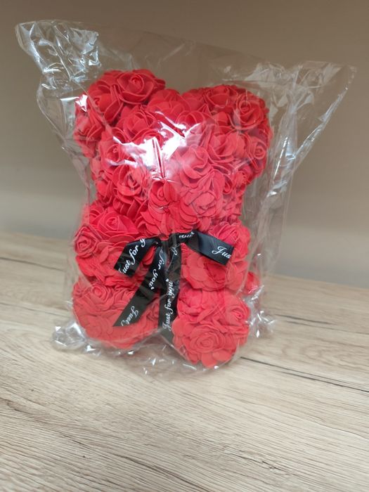 Мече от рози, подарък за жена