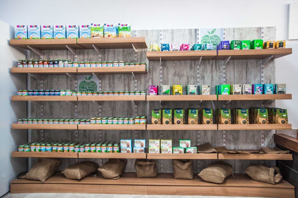 Дизайнерски рафтове/стелажи за магазин Бургас