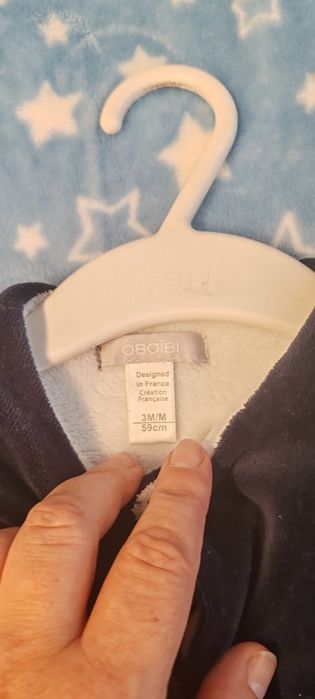 Vând costumaș bebeluș 0-3 luni