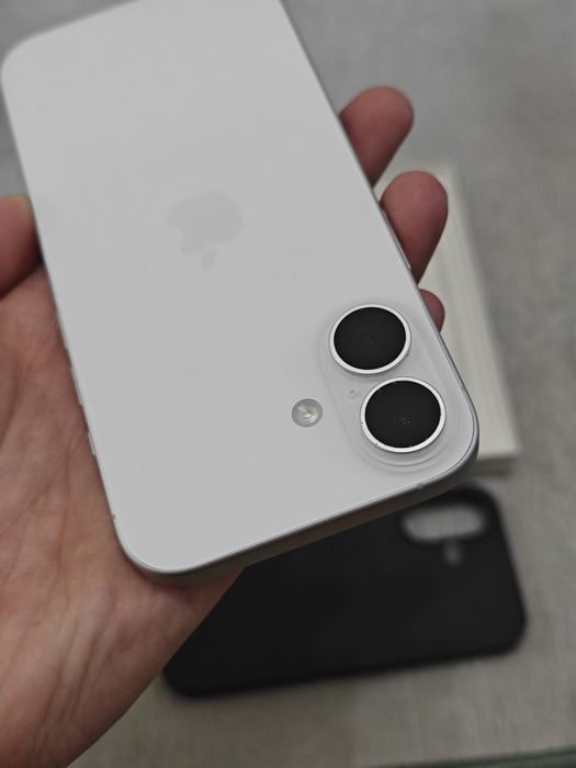 iPhone 16 128Gb идеальный