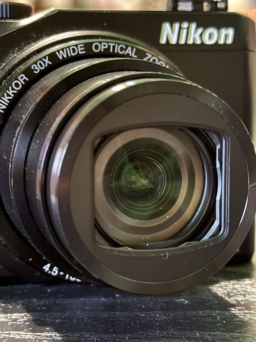 Nikon Coolpix S9900 - Zoom 30x, Ecran Rabatabil, Wi-Fi & GPS - Stare Excelentă