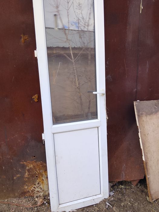 Продам пластиковые двери