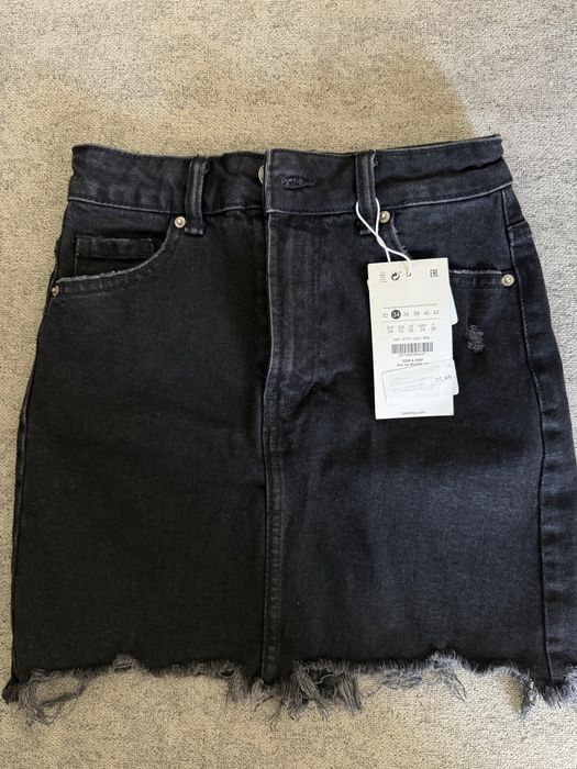 Чисто нова къса дънкова  поличка от Bershka