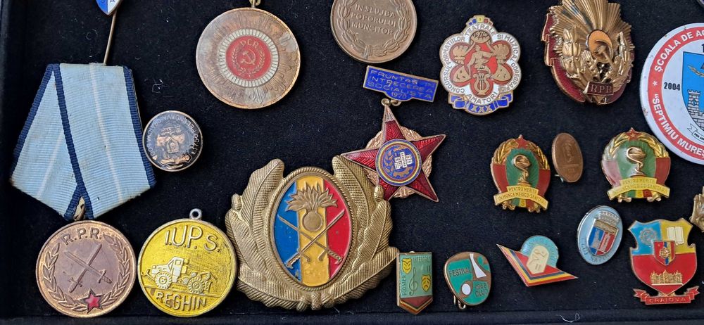 Insigne /Medalii Romania